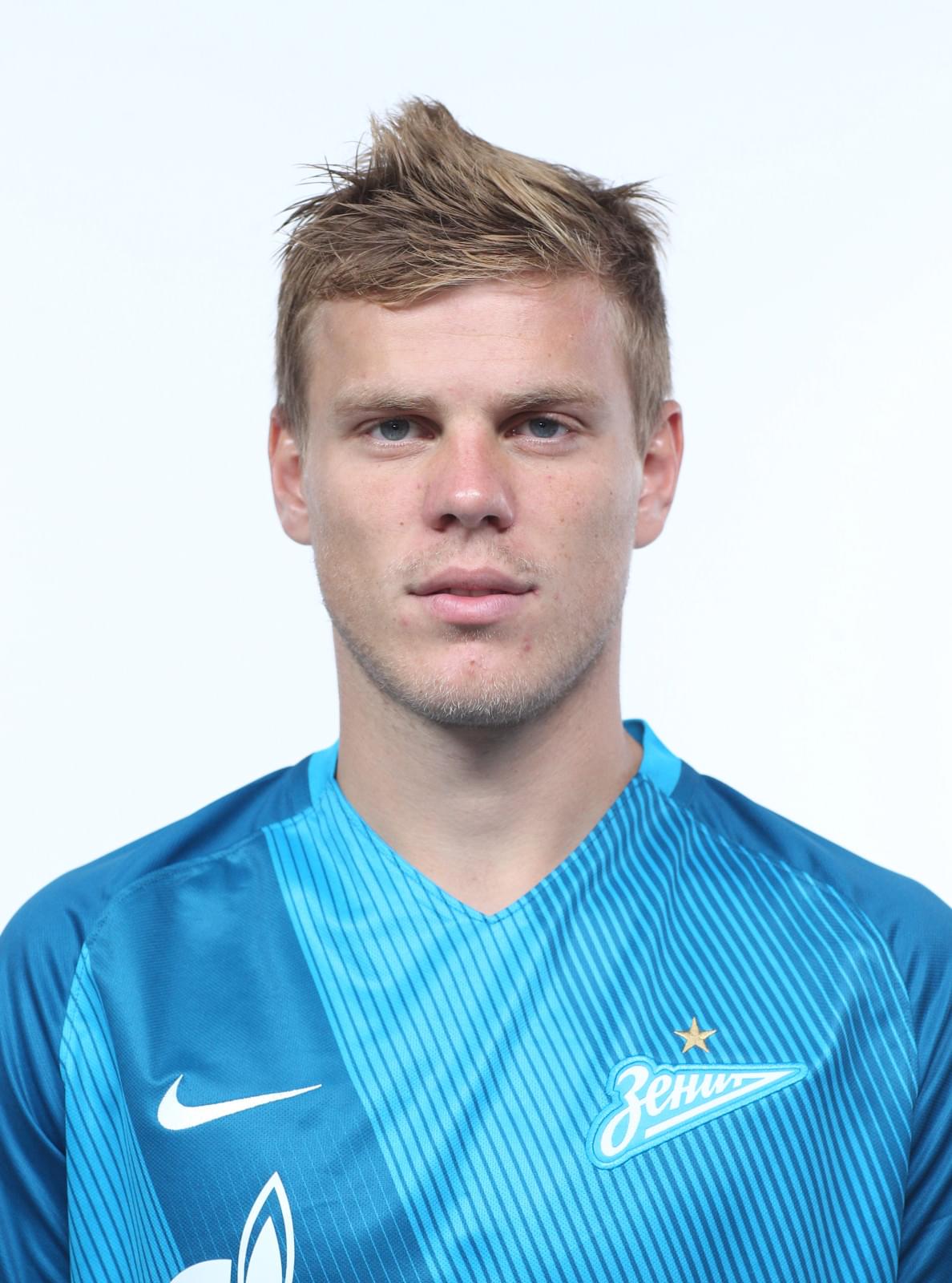 Фотосессия футболистов и тренеров основного состава ФК «Зенит» сезона 2016/2017