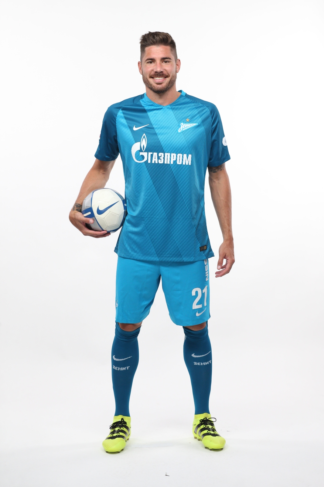 Фотосессия футболистов и тренеров основного состава ФК «Зенит» сезона 2016/2017