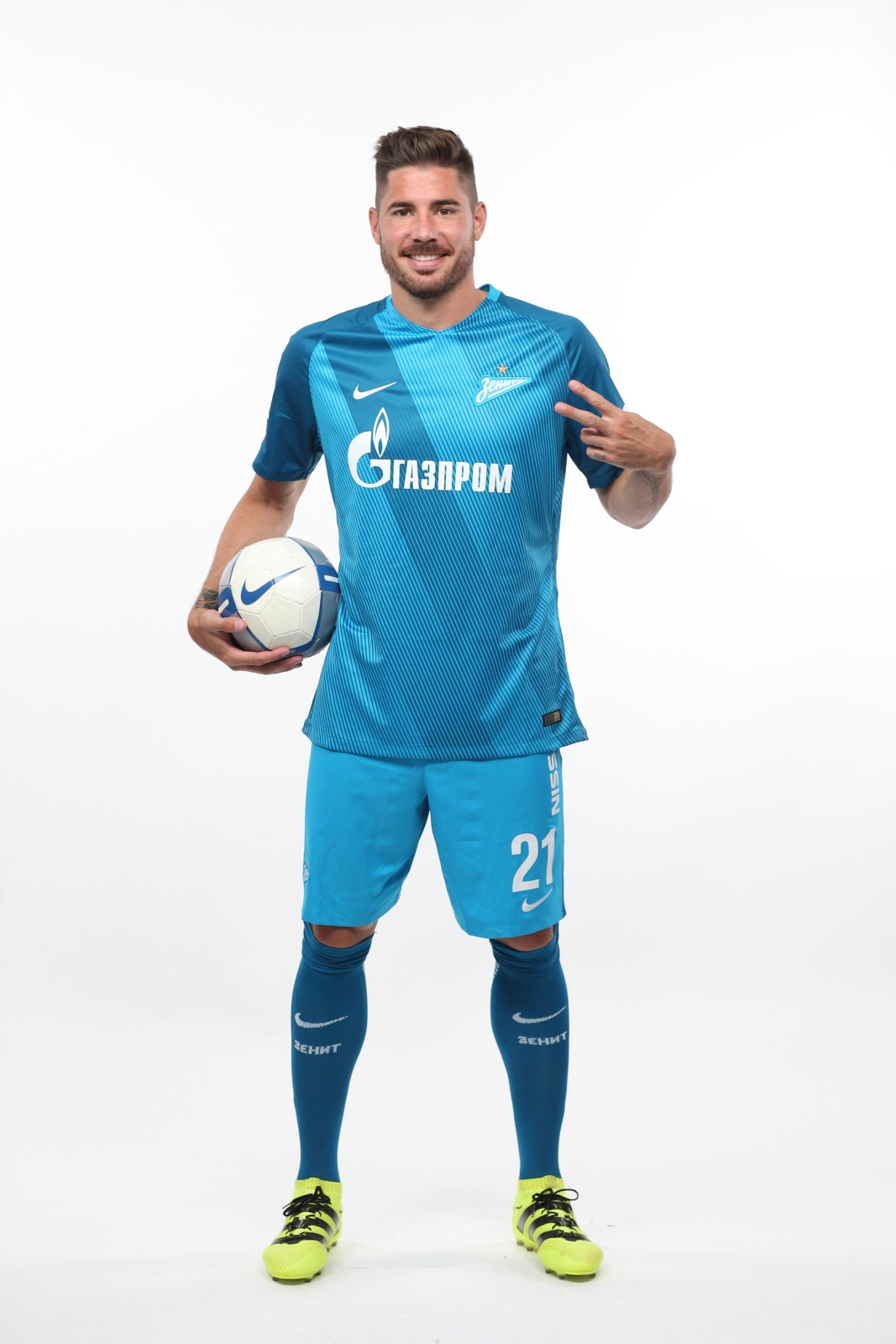 Фотосессия футболистов и тренеров основного состава ФК «Зенит» сезона 2016/2017