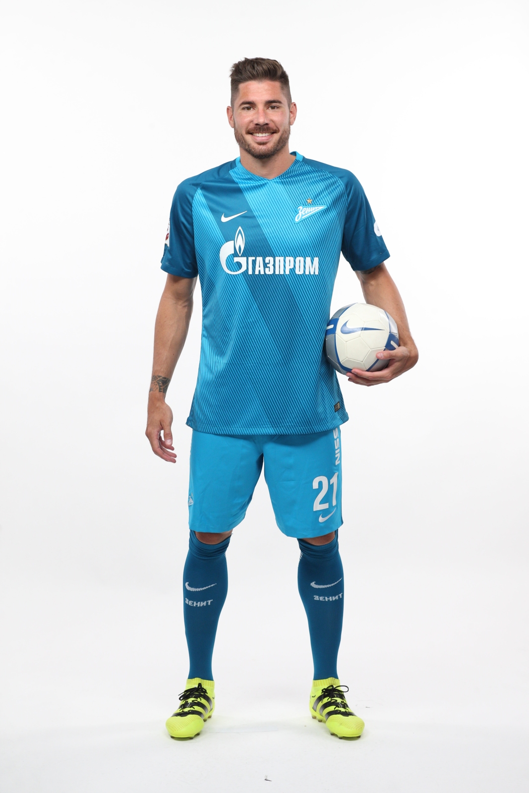 Фотосессия футболистов и тренеров основного состава ФК «Зенит» сезона 2016/2017