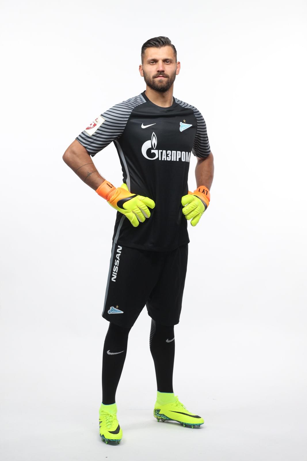 Фотосессия футболистов и тренеров основного состава ФК «Зенит» сезона 2016/2017