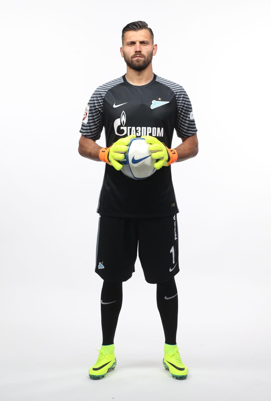 Фотосессия футболистов и тренеров основного состава ФК «Зенит» сезона 2016/2017