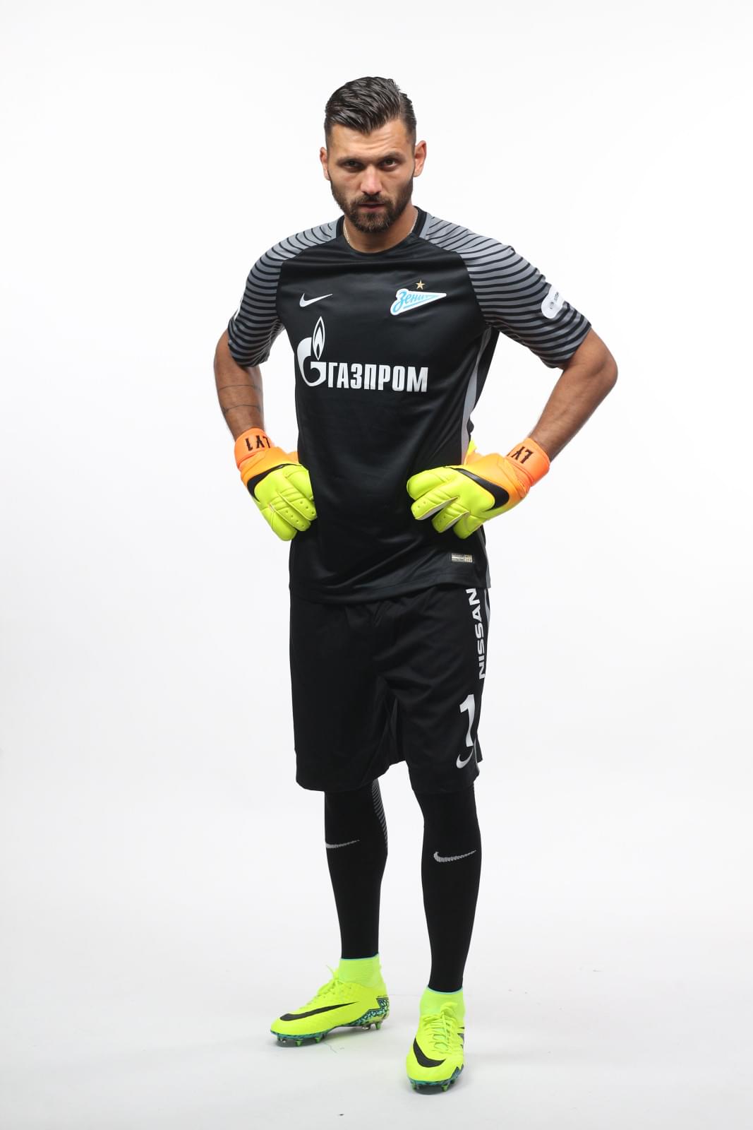 Фотосессия футболистов и тренеров основного состава ФК «Зенит» сезона 2016/2017