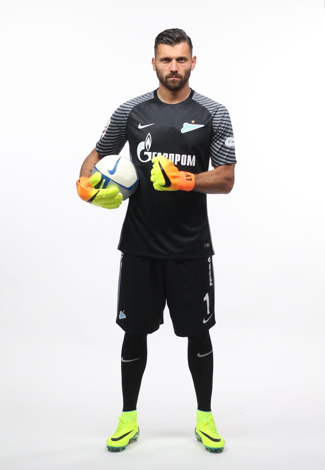 Фотосессия футболистов и тренеров основного состава ФК «Зенит» сезона 2016/2017