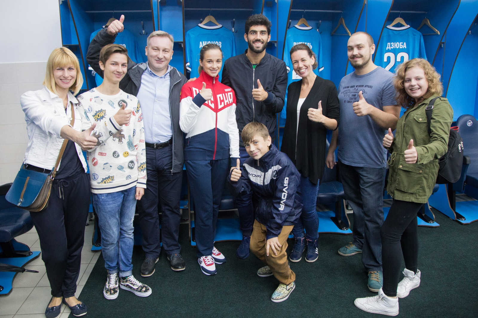 Автограф-сессия Луиша Нету, защитника «Зенита»