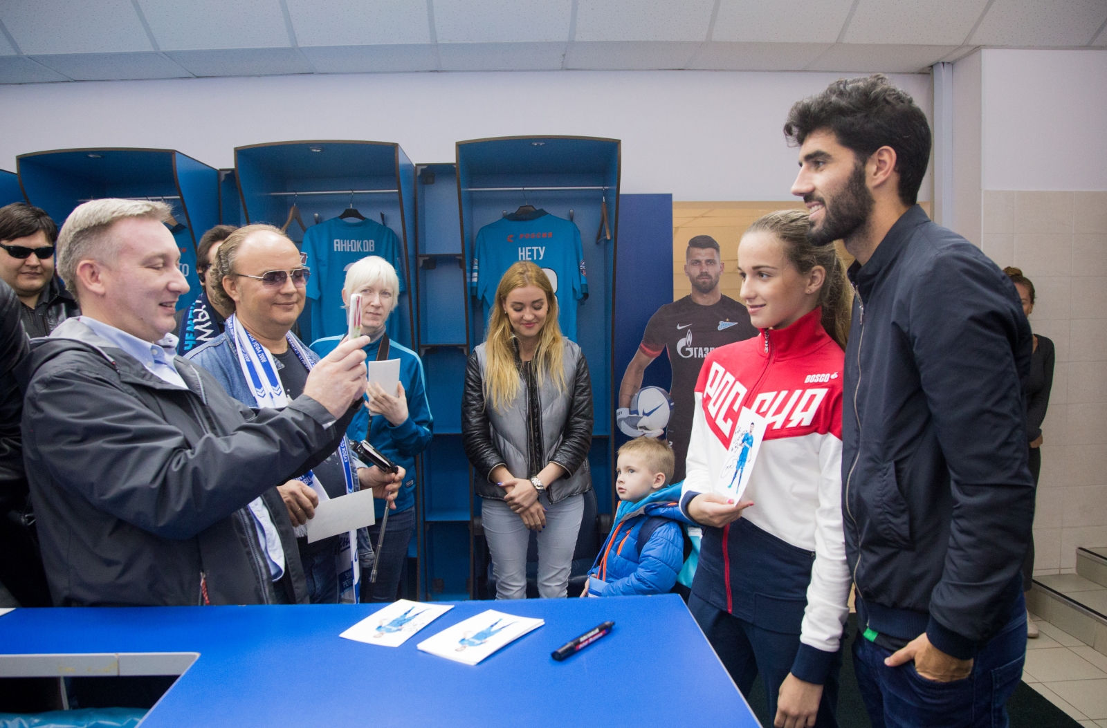 Автограф-сессия Луиша Нету, защитника «Зенита»