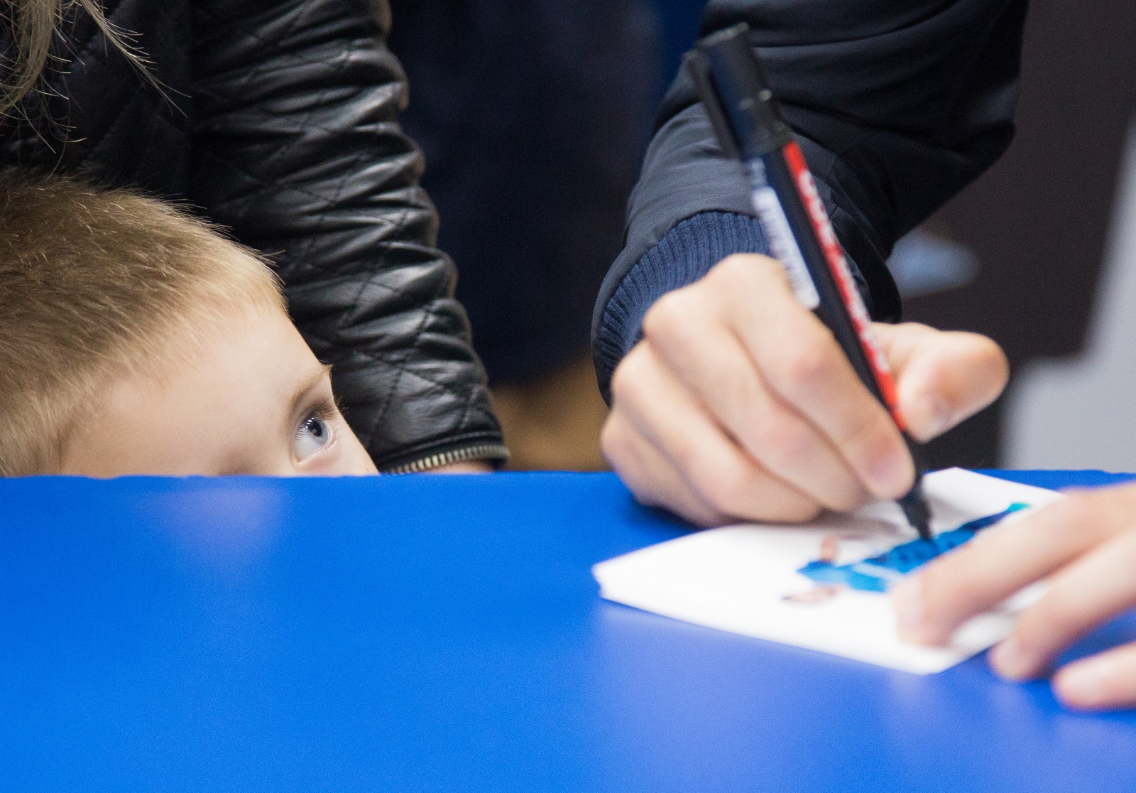 Автограф-сессия Луиша Нету, защитника «Зенита»