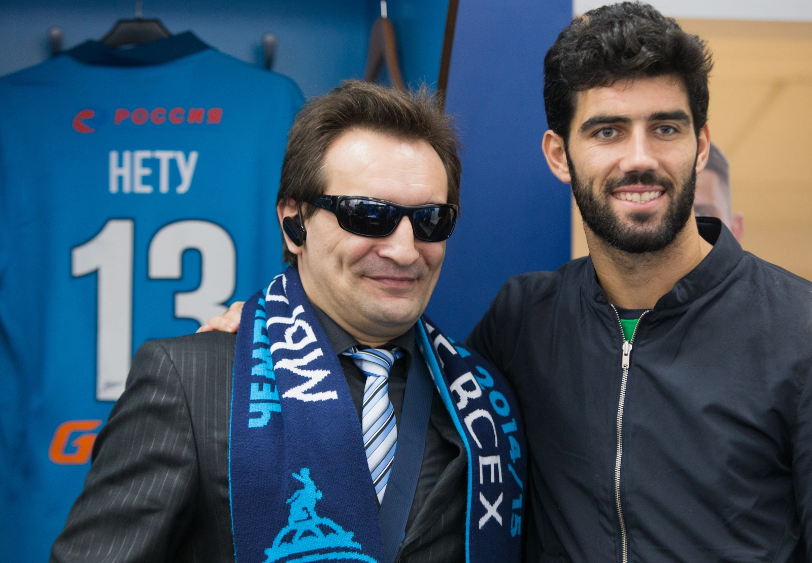 Автограф-сессия Луиша Нету, защитника «Зенита»