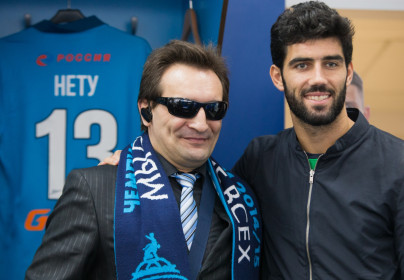 Автограф-сессия Луиша Нету, защитника «Зенита»