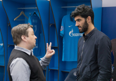 Автограф-сессия Луиша Нету, защитника «Зенита»