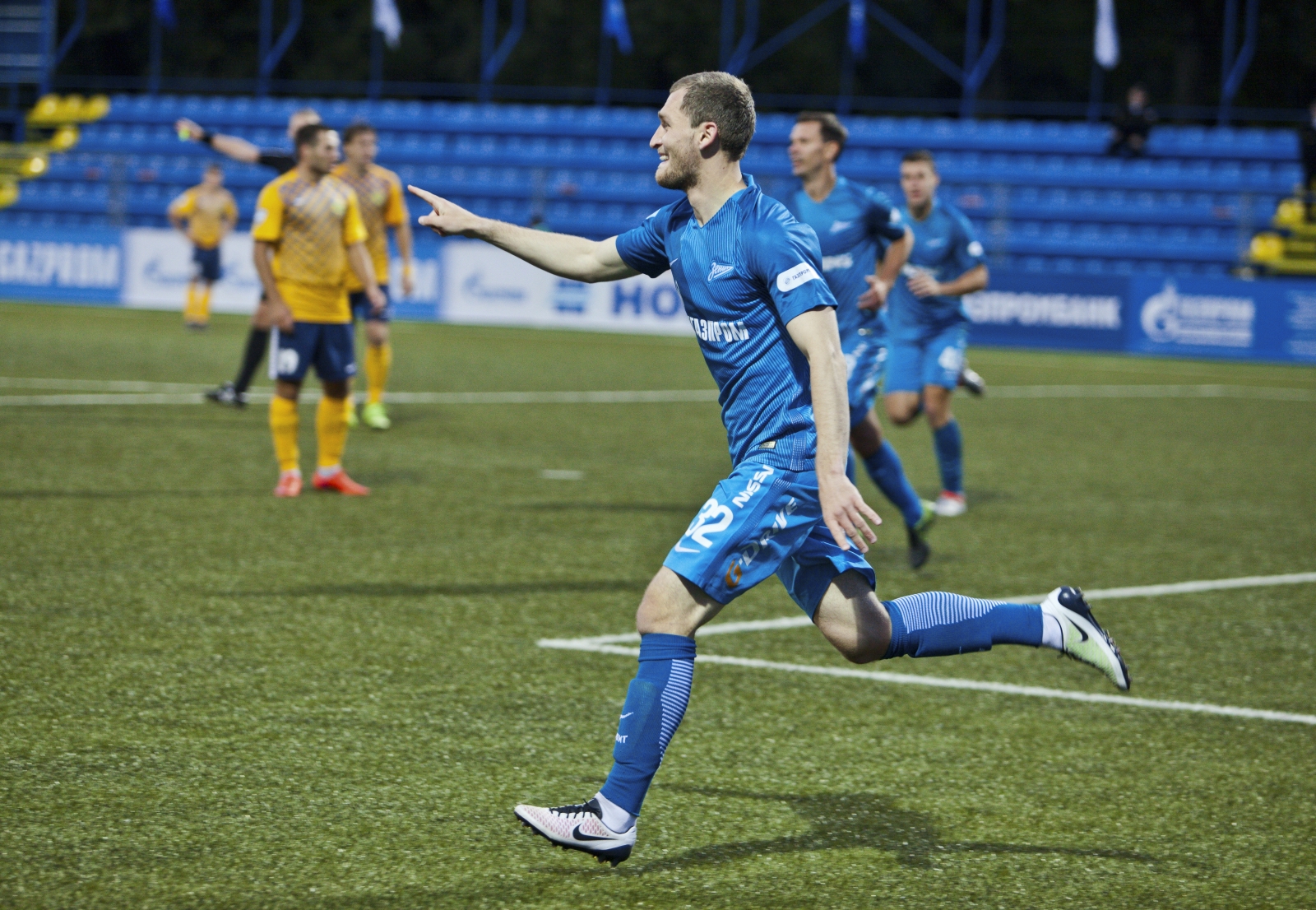 ФОНБЕТ-Первенство России среди клубов ФНЛ, 10-й тур, «Зенит» — «Луч-Энергия»