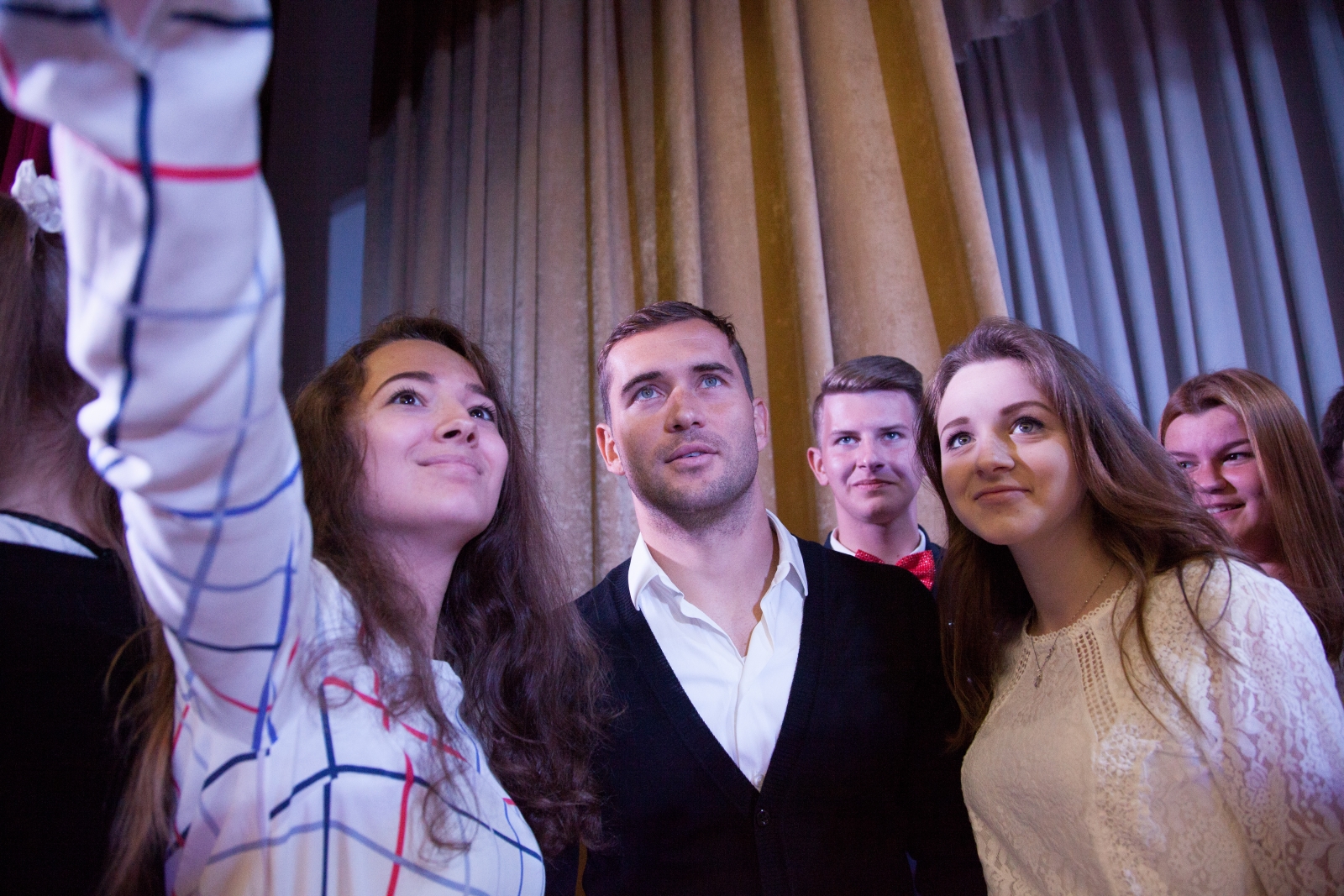 Александр Кержаков и Владимир Казаченок поздравили школьников с Днем знаний