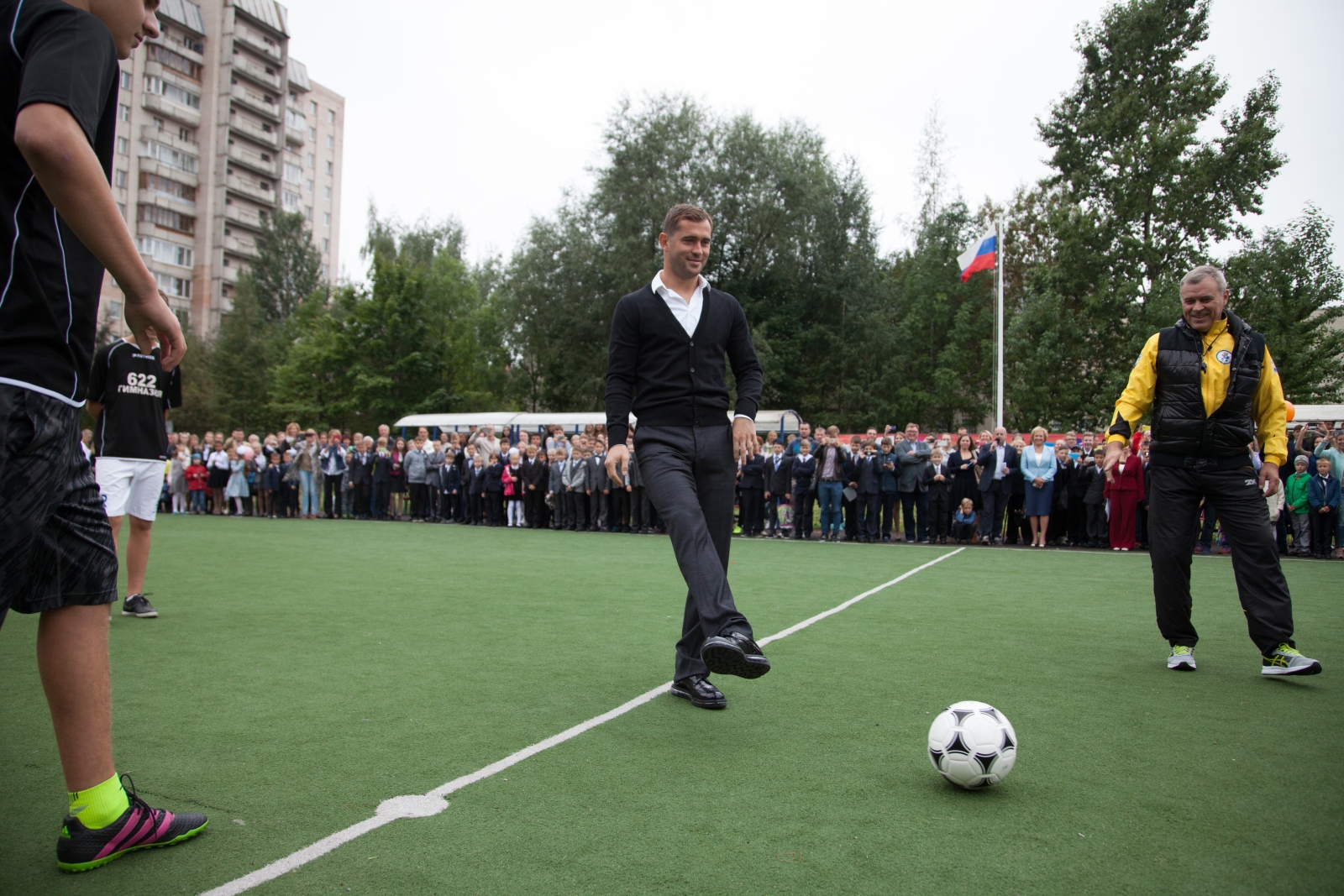 Александр Кержаков и Владимир Казаченок поздравили школьников с Днем знаний