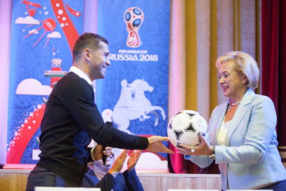 Александр Кержаков и Владимир Казаченок поздравили школьников с Днем знаний