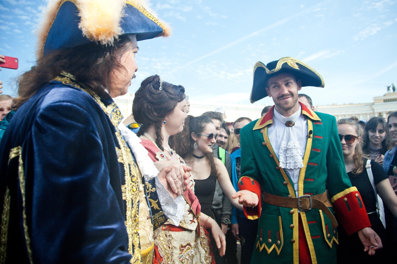 «Давай-давай!»: Николас Ломбертс в образе Петра I вышел на Дворцовую площадь
