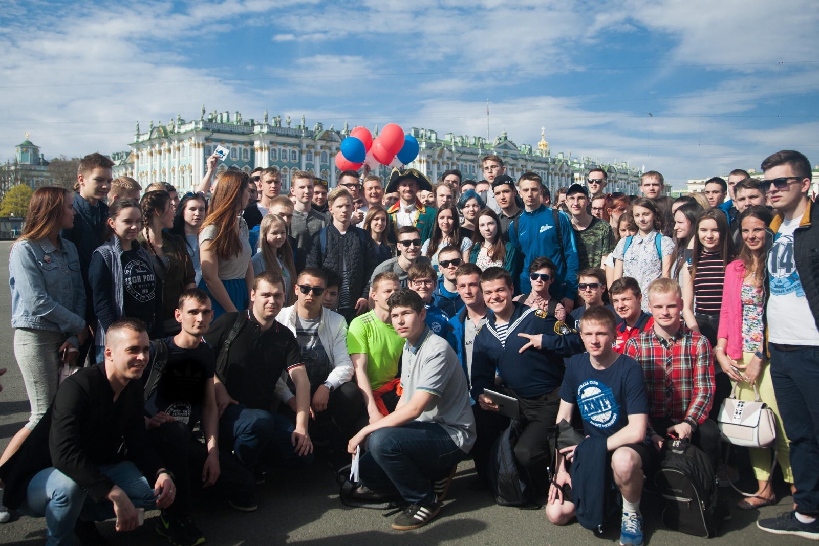 «Давай-давай!»: Николас Ломбертс в образе Петра I вышел на Дворцовую площадь