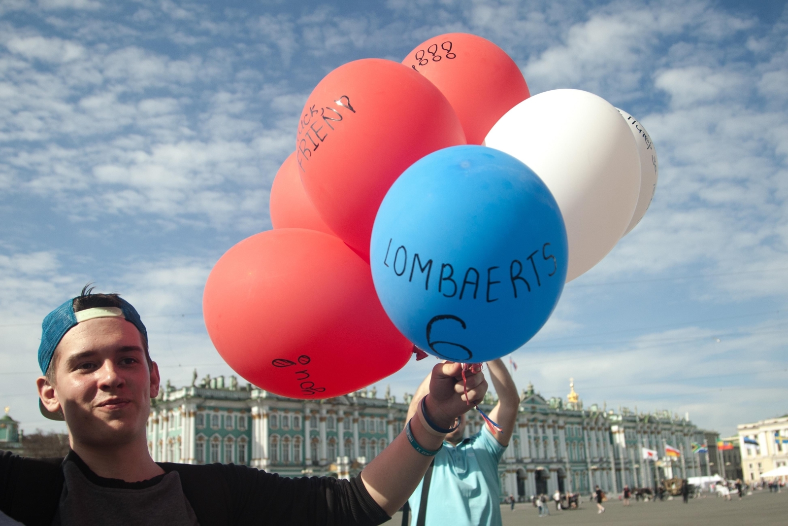 «Давай-давай!»: Николас Ломбертс в образе Петра I вышел на Дворцовую площадь