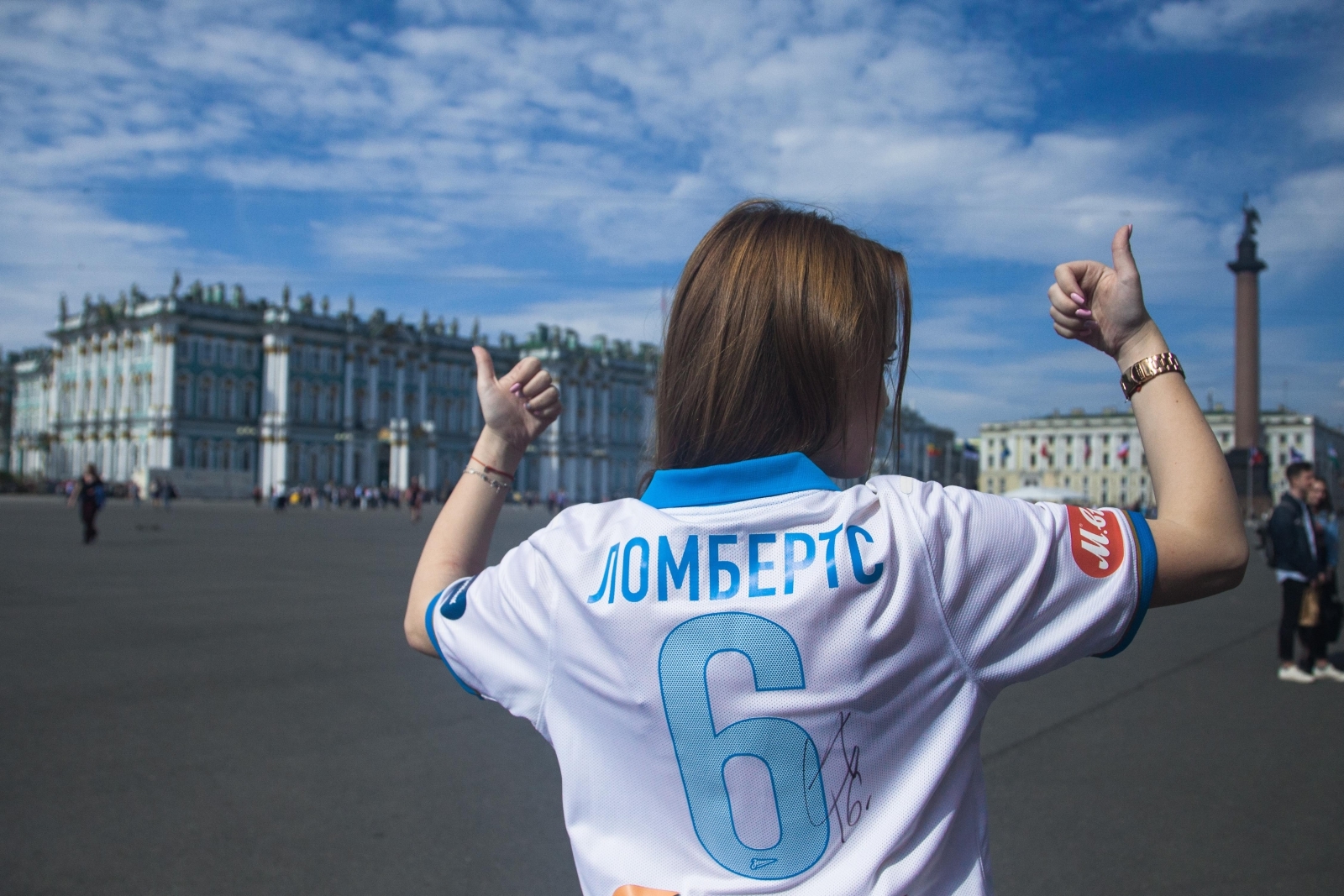 «Давай-давай!»: Николас Ломбертс в образе Петра I вышел на Дворцовую площадь