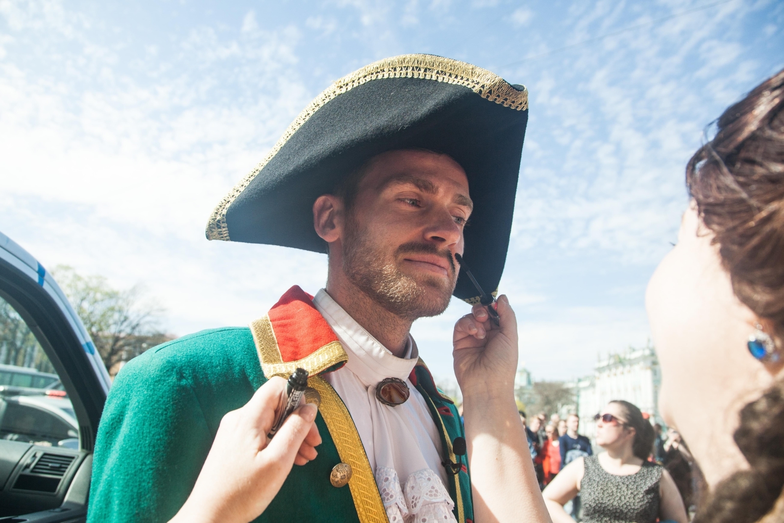 «Давай-давай!»: Николас Ломбертс в образе Петра I вышел на Дворцовую площадь