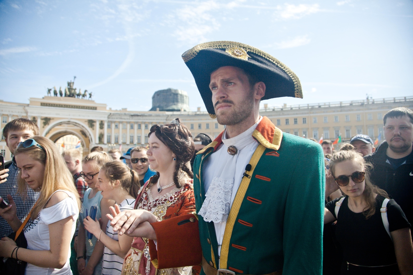 «Давай-давай!»: Николас Ломбертс в образе Петра I вышел на Дворцовую площадь