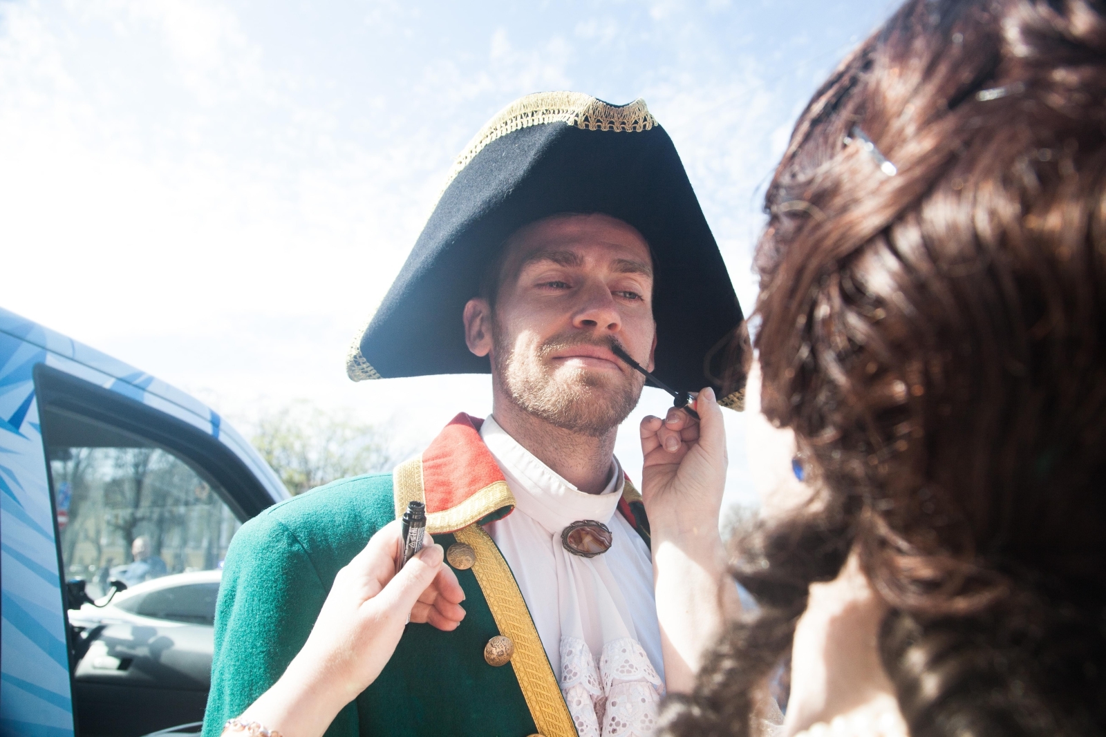 «Давай-давай!»: Николас Ломбертс в образе Петра I вышел на Дворцовую площадь