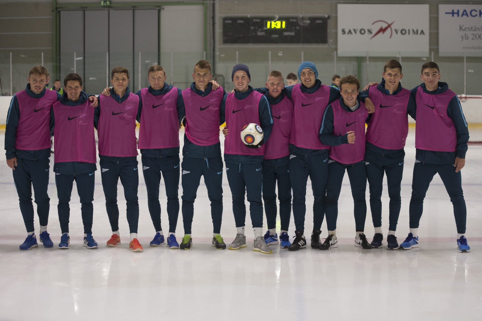 Тренировка «Зенита»-2 на льду