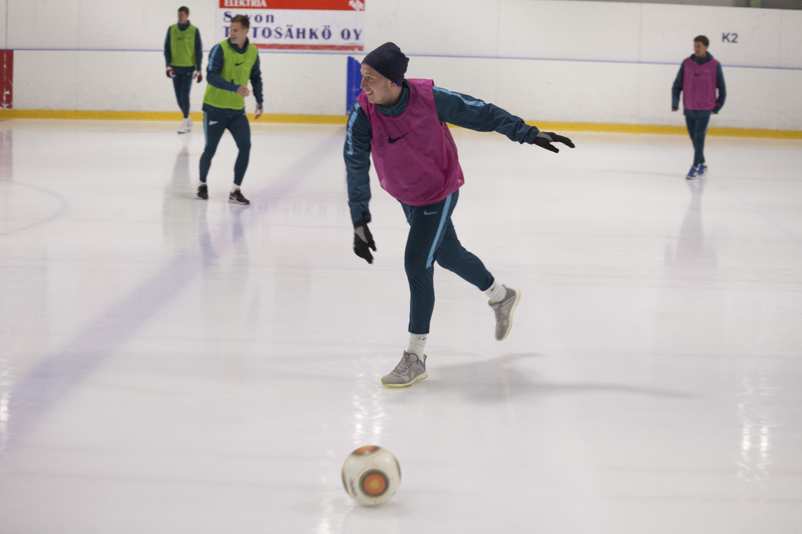 Тренировка «Зенита»-2 на льду