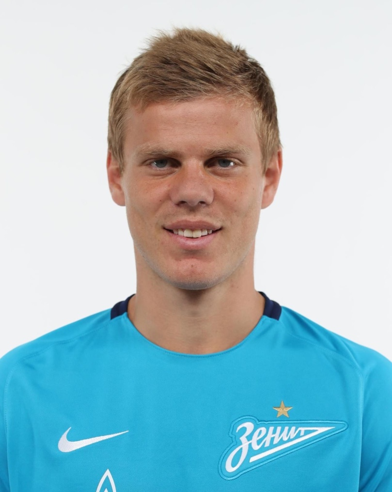 Фотосессия футболистов и тренеров основного состава ФК «Зенит» сезона 2017/2018