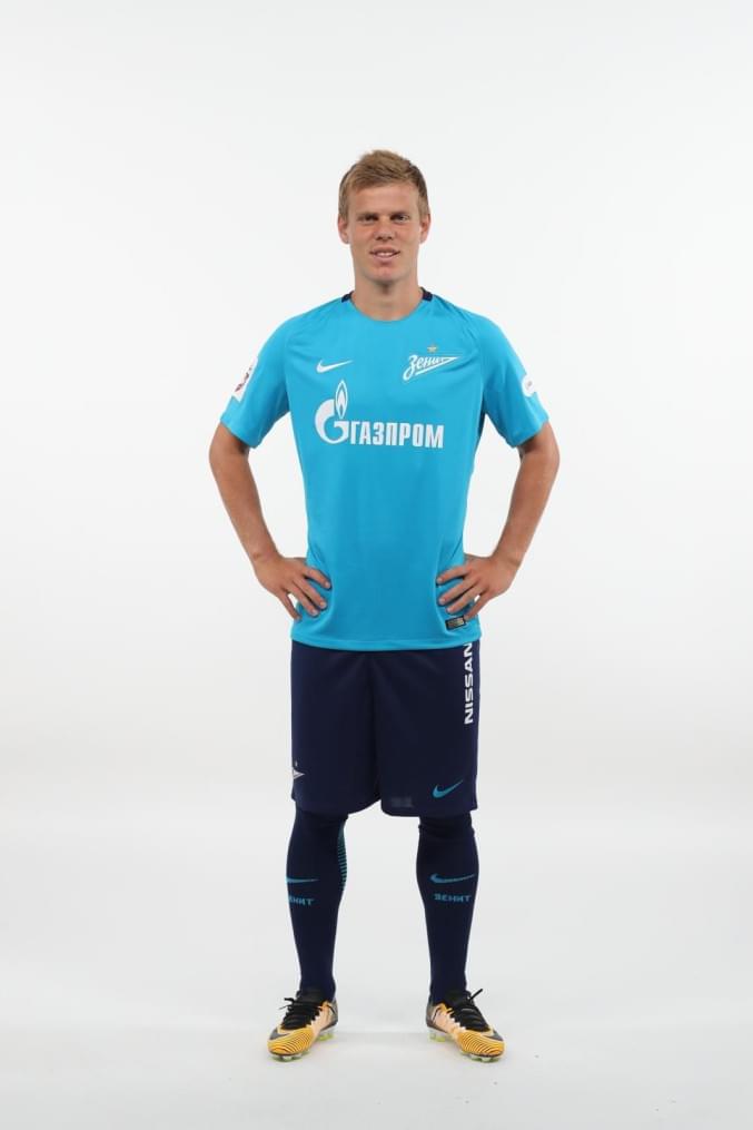 Фотосессия футболистов и тренеров основного состава ФК «Зенит» сезона 2017/2018