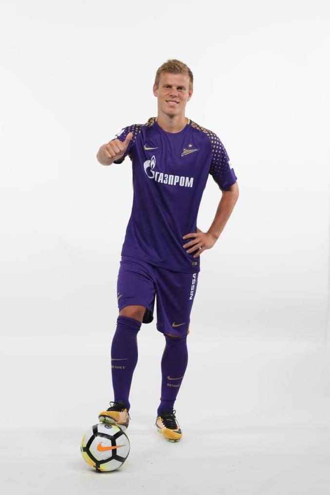 Фотосессия футболистов и тренеров основного состава ФК «Зенит» сезона 2017/2018