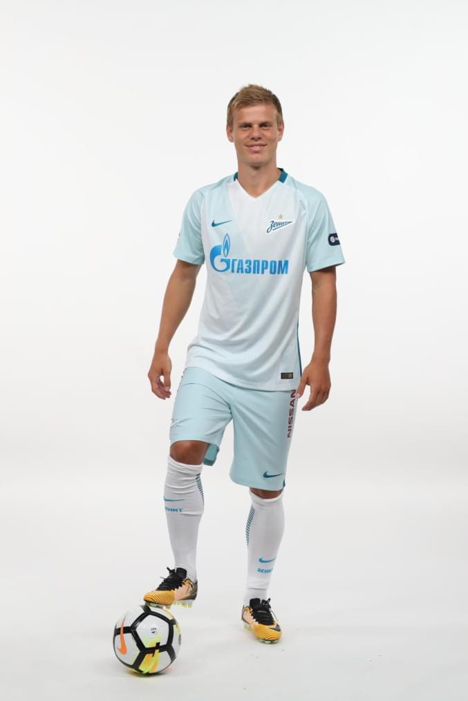 Фотосессия футболистов и тренеров основного состава ФК «Зенит» сезона 2017/2018