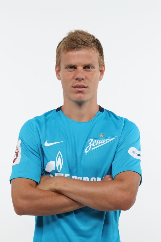 Фотосессия футболистов и тренеров основного состава ФК «Зенит» сезона 2017/2018