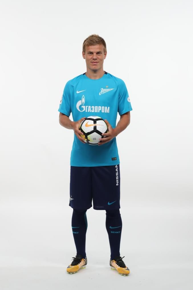 Фотосессия футболистов и тренеров основного состава ФК «Зенит» сезона 2017/2018