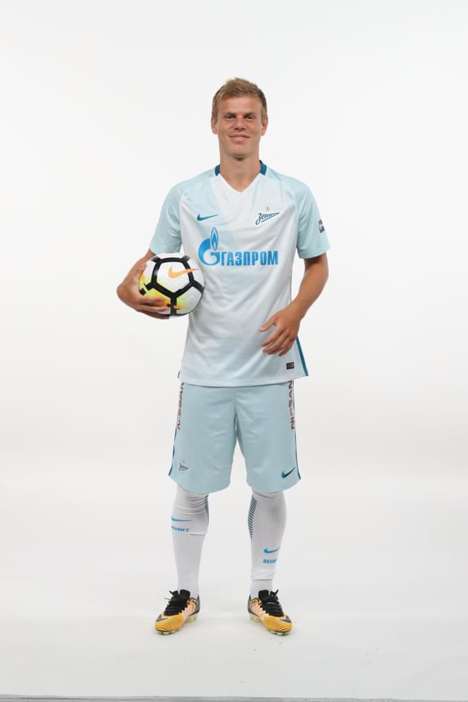 Фотосессия футболистов и тренеров основного состава ФК «Зенит» сезона 2017/2018