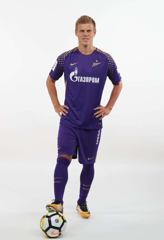 Фотосессия футболистов и тренеров основного состава ФК «Зенит» сезона 2017/2018