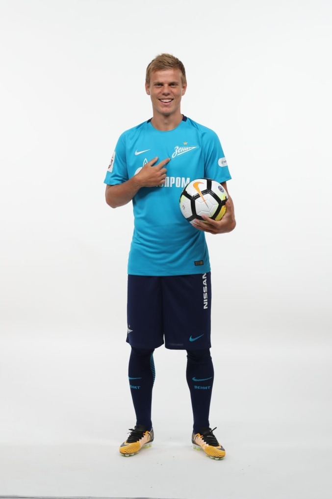 Фотосессия футболистов и тренеров основного состава ФК «Зенит» сезона 2017/2018