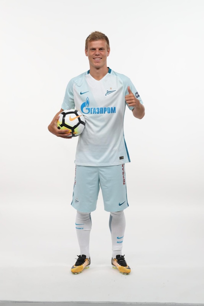 Фотосессия футболистов и тренеров основного состава ФК «Зенит» сезона 2017/2018