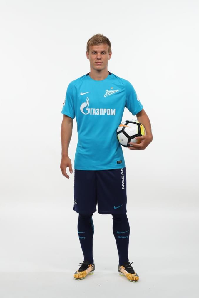 Фотосессия футболистов и тренеров основного состава ФК «Зенит» сезона 2017/2018