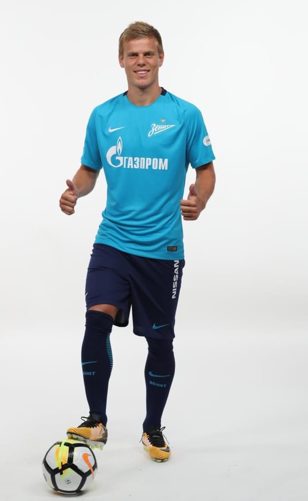 Фотосессия футболистов и тренеров основного состава ФК «Зенит» сезона 2017/2018