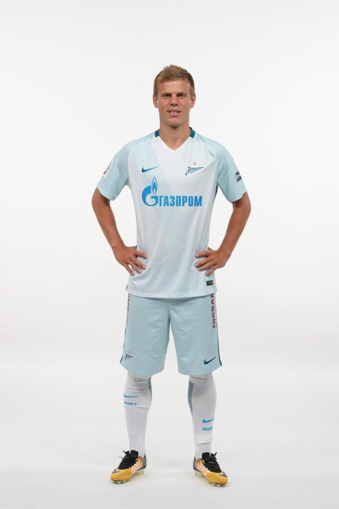 Фотосессия футболистов и тренеров основного состава ФК «Зенит» сезона 2017/2018