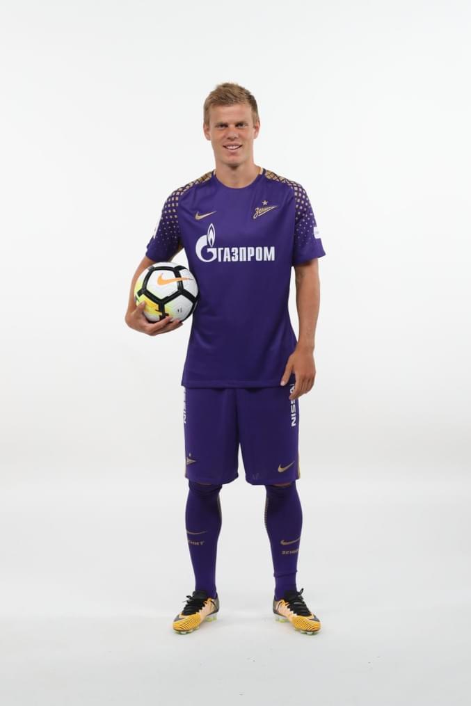 Фотосессия футболистов и тренеров основного состава ФК «Зенит» сезона 2017/2018