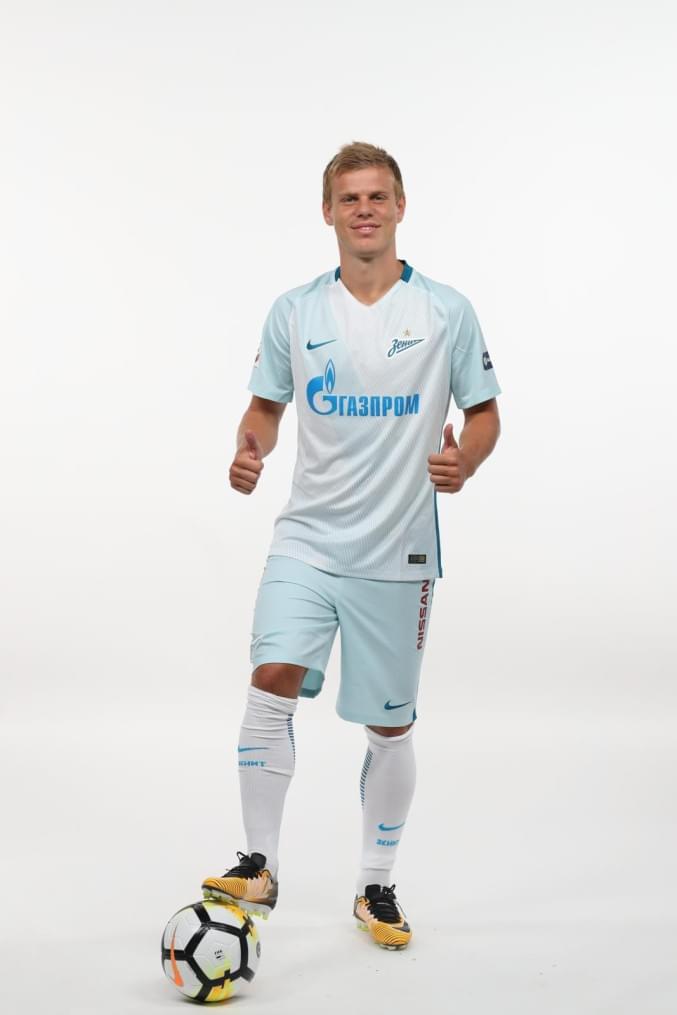 Фотосессия футболистов и тренеров основного состава ФК «Зенит» сезона 2017/2018