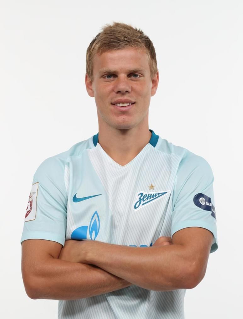 Фотосессия футболистов и тренеров основного состава ФК «Зенит» сезона 2017/2018