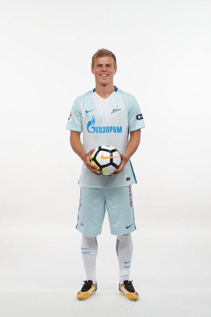 Фотосессия футболистов и тренеров основного состава ФК «Зенит» сезона 2017/2018