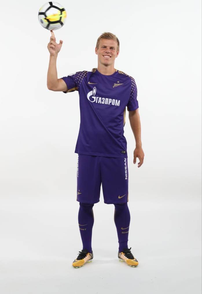 Фотосессия футболистов и тренеров основного состава ФК «Зенит» сезона 2017/2018