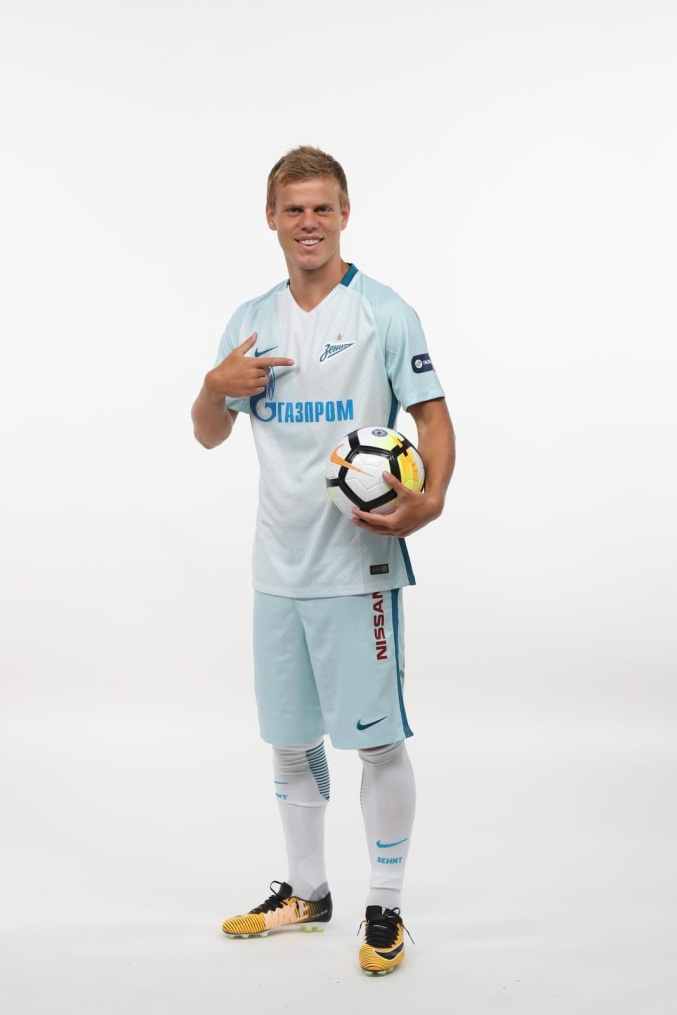 Фотосессия футболистов и тренеров основного состава ФК «Зенит» сезона 2017/2018