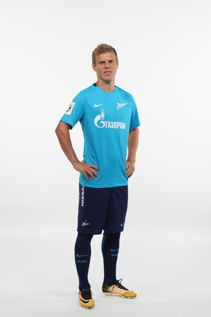 Фотосессия футболистов и тренеров основного состава ФК «Зенит» сезона 2017/2018