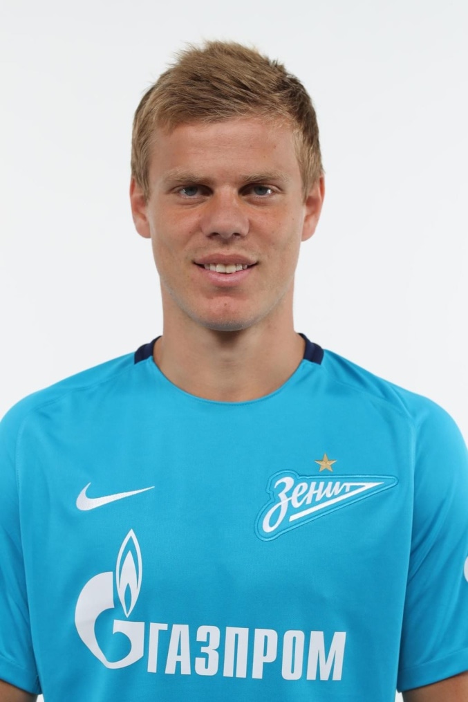 Фотосессия футболистов и тренеров основного состава ФК «Зенит» сезона 2017/2018