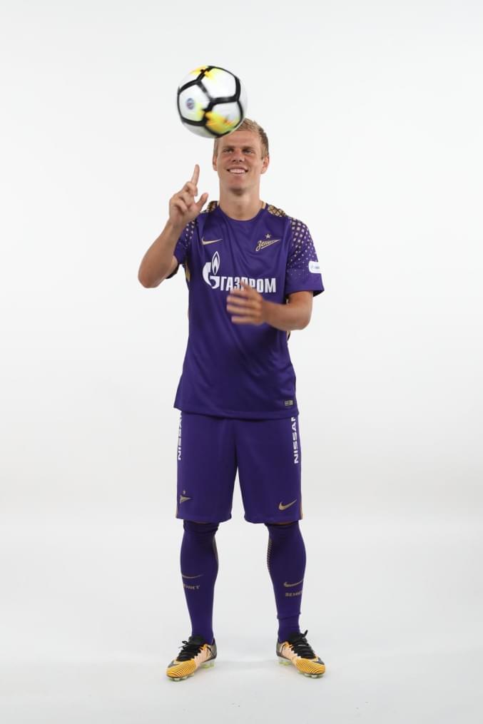 Фотосессия футболистов и тренеров основного состава ФК «Зенит» сезона 2017/2018