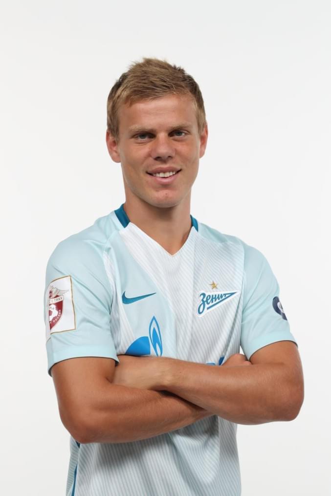 Фотосессия футболистов и тренеров основного состава ФК «Зенит» сезона 2017/2018